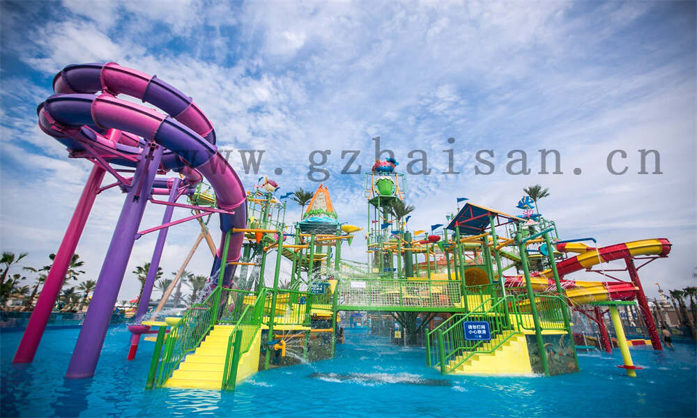 水上巨型滑梯盛宴，畅享无尽激情狂欢