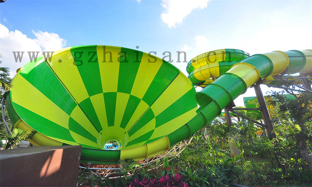 如何规划水上乐园的入口和出口流线？